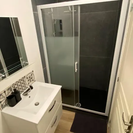 Studio E Lumineux Refait A Neuf Apartment
